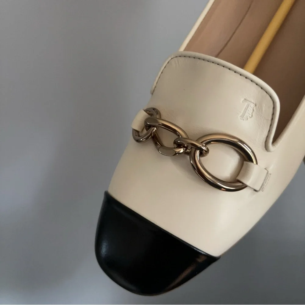 💖 NIB Tod’s black+white two toned loafer